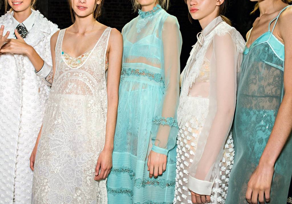 Rosa e azul: 16 peças em tons pastel para adoçar seus looks