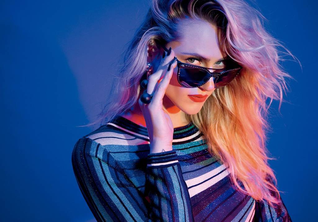 A top Alice Kuczman mostra como usar o melhor da moda dos anos 80