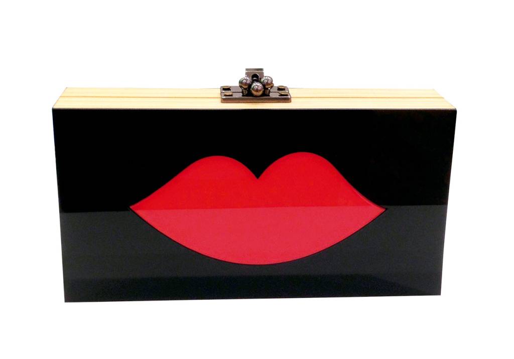 Clutch de acr&iacute;lico, <strong>Josefina Rosacor</strong>, R$ 389