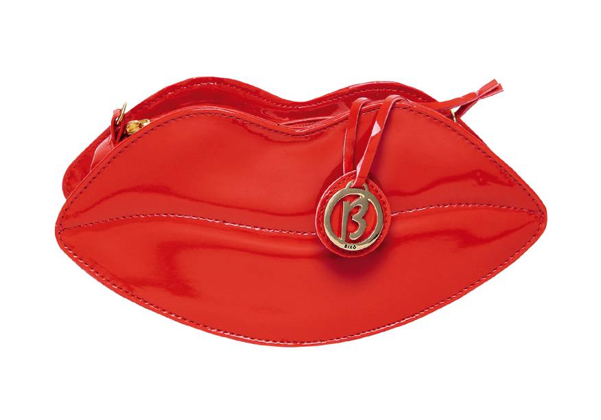 Clutch de verniz, <strong>Fernanda Lacerda by Birô</strong>, R$ 100* Clutch de verniz, <strong>Fernanda Lacerda by Birô</strong>, R$ 100*