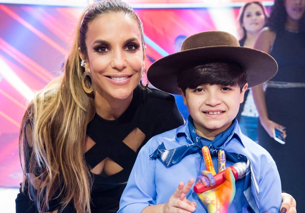 O look preto de Ivete Sangalo na final do “The Voice Kids”