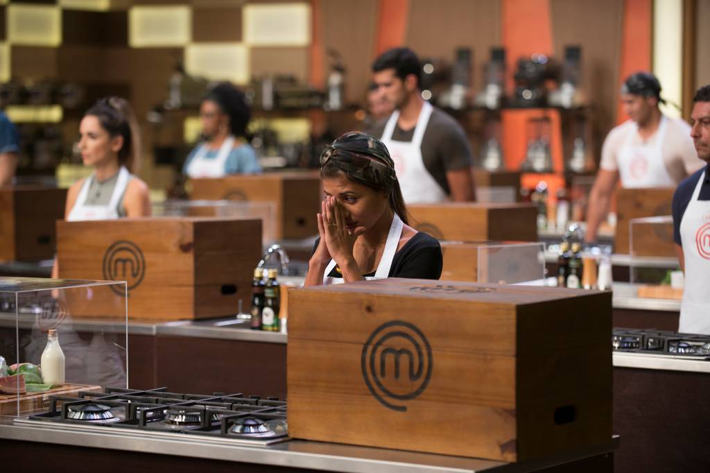 Cozinheiros fazem escolha difícil no MasterChef desta terça