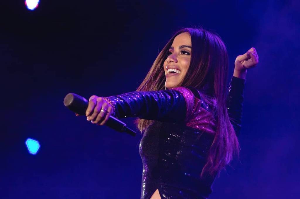 Look de Anitta em Salvador homenageia o É o Tchan! original