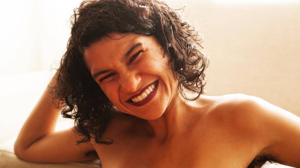 Mãe fala da importância de ser franca sobre sua bissexualidade com o filho