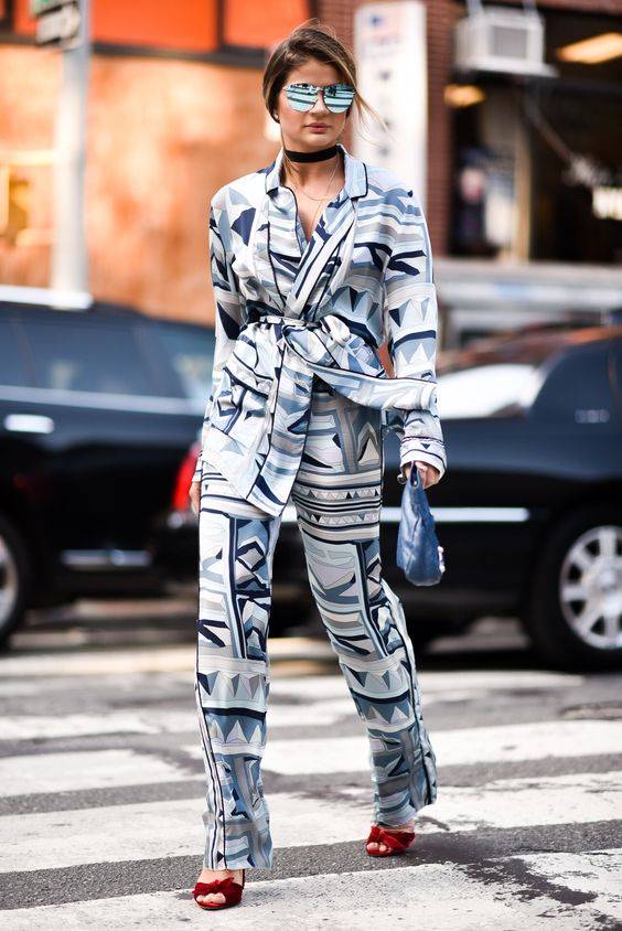 th&aacute;ssia naves usando look estilo pijama