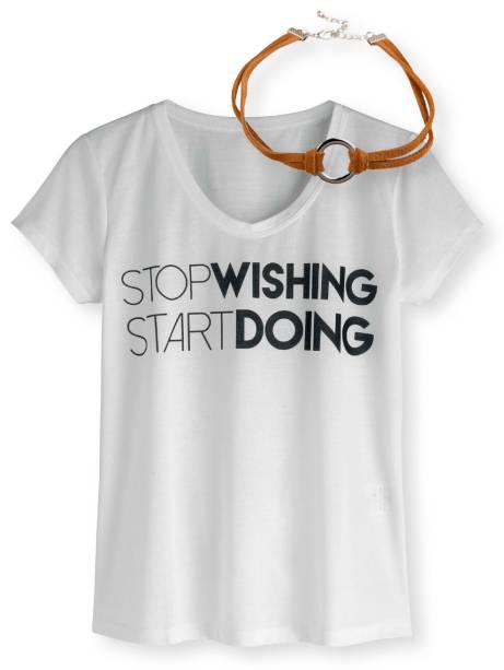 Camiseta de algod&atilde;o, Amaro,&nbsp;R$ 70, amaro.com. Choker&nbsp;de couro,&nbsp;ID Jewelry, R$ 40, idjewelry.com.br.