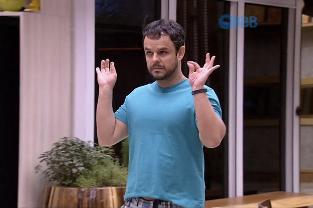 Adrilles brinca e diz que seria mais feliz se fosse gay