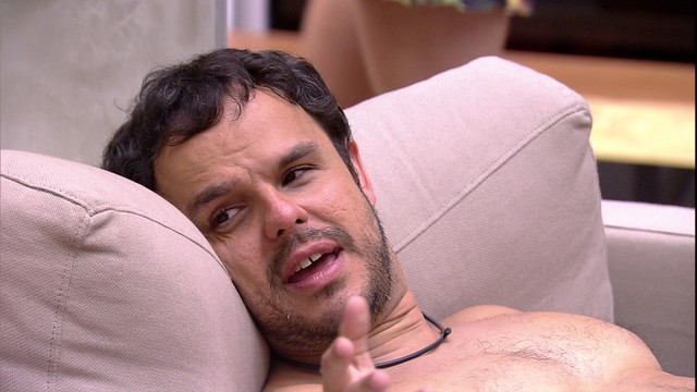 Adrilles conforta Fernando e diz que ele não deve ser julgado pelo que sente