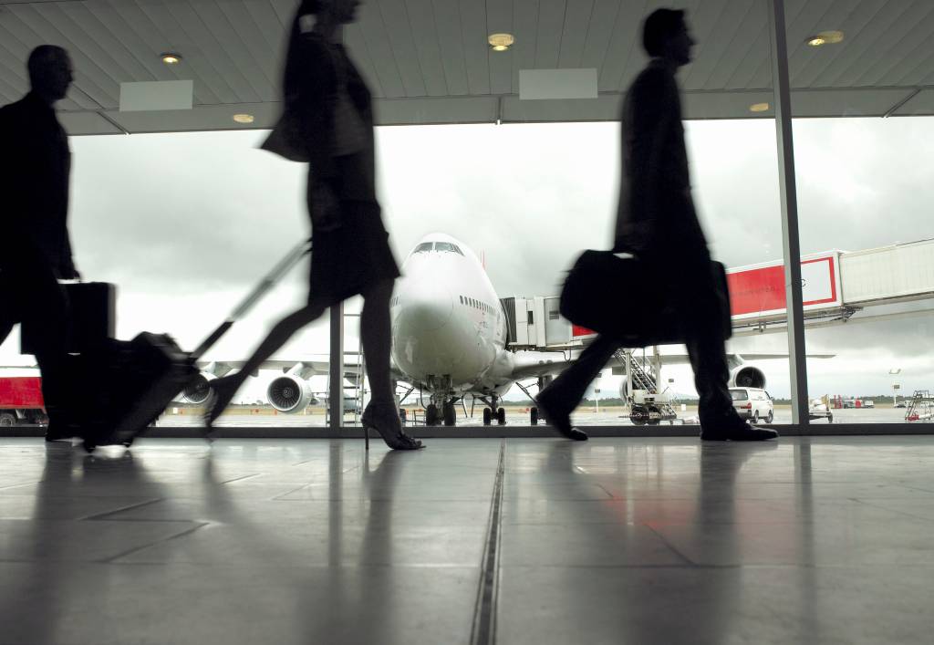 Mulheres humilhadas em aeroporto do Catar entram em processo contra o país