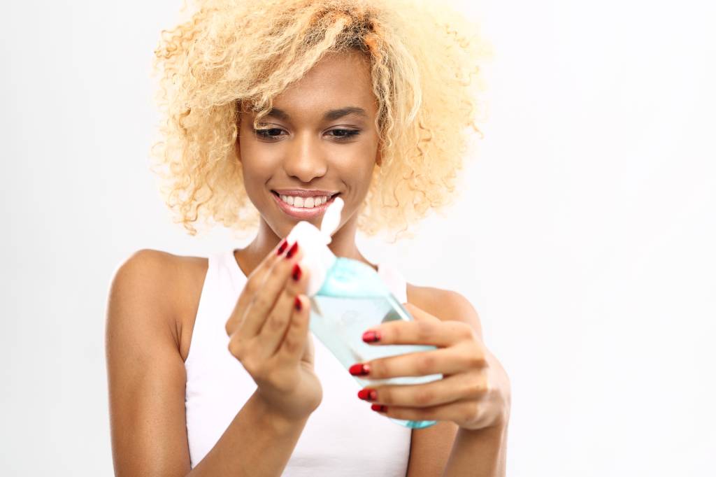 Água micelar e seus benefícios para a pele Make up remover