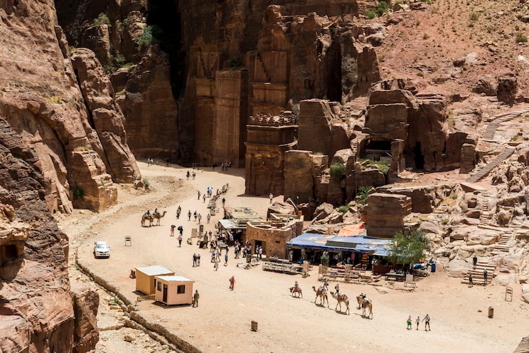 Volta ao mundo em 80 dias: Airbnb te leva a 18 países por U$ 5 mil