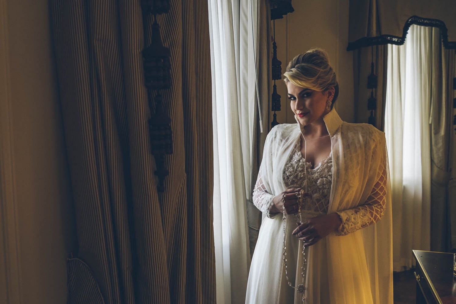 O vestido de noiva de Alice Salazar em seu casamento em Londres