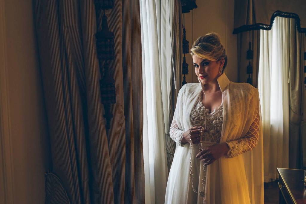 O vestido de noiva de Alice Salazar em seu casamento em Londres