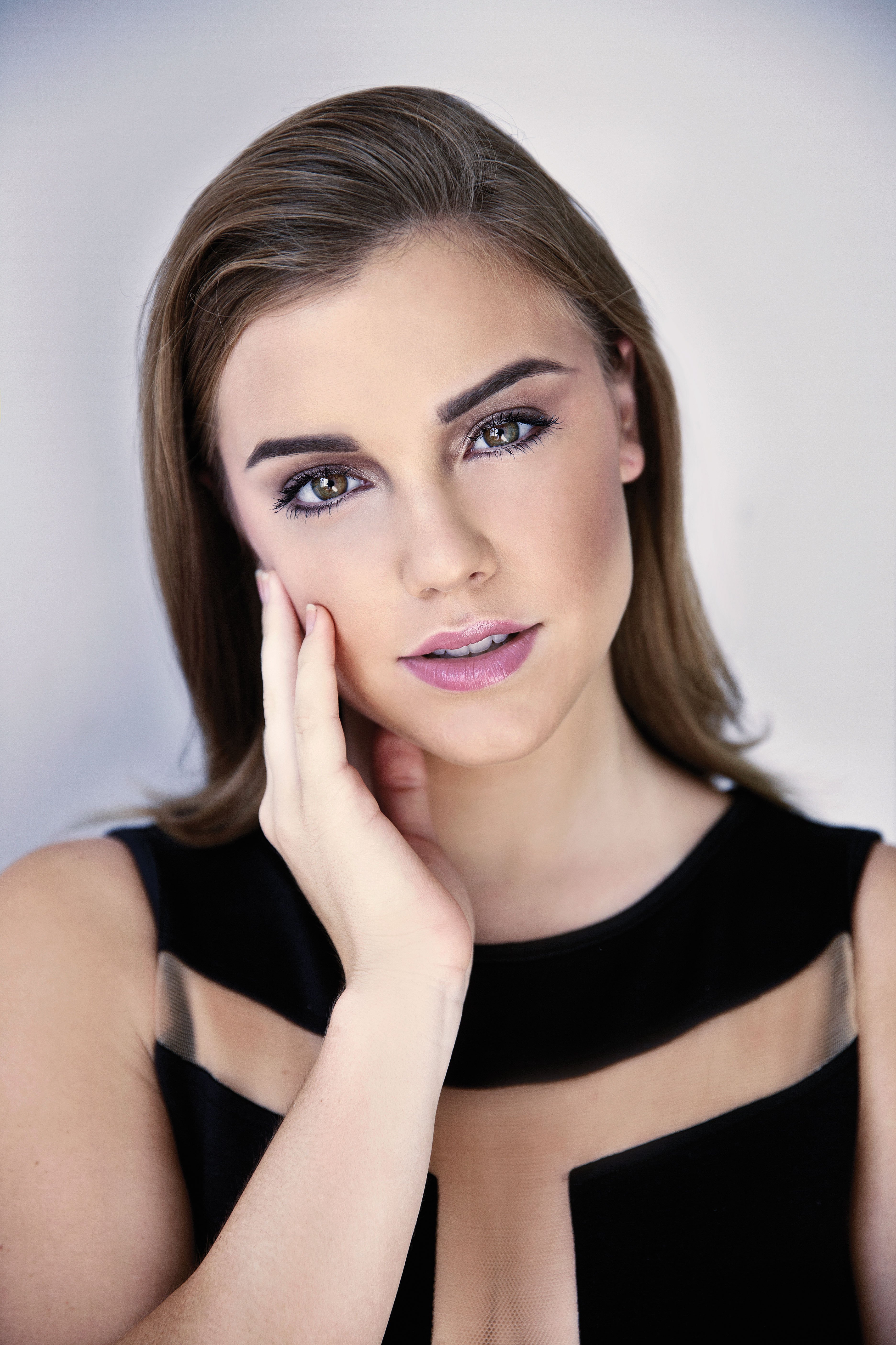Os seis produtos de beleza favoritos da atriz Alice Wegmann