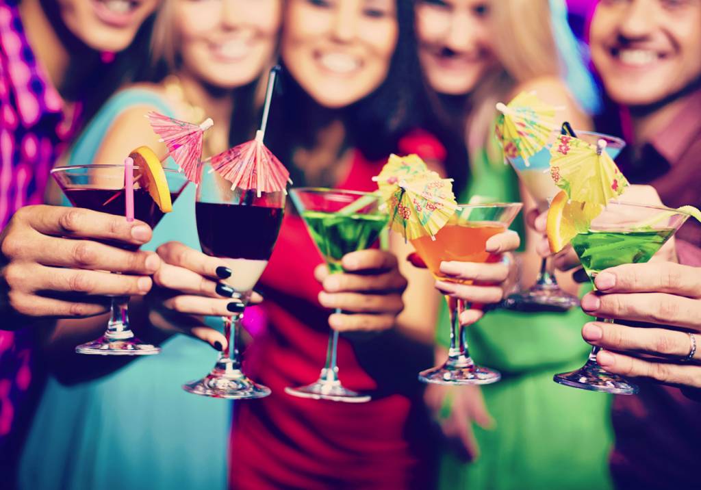 Como diminuir o consumo de álcool sem acabar com a vida social