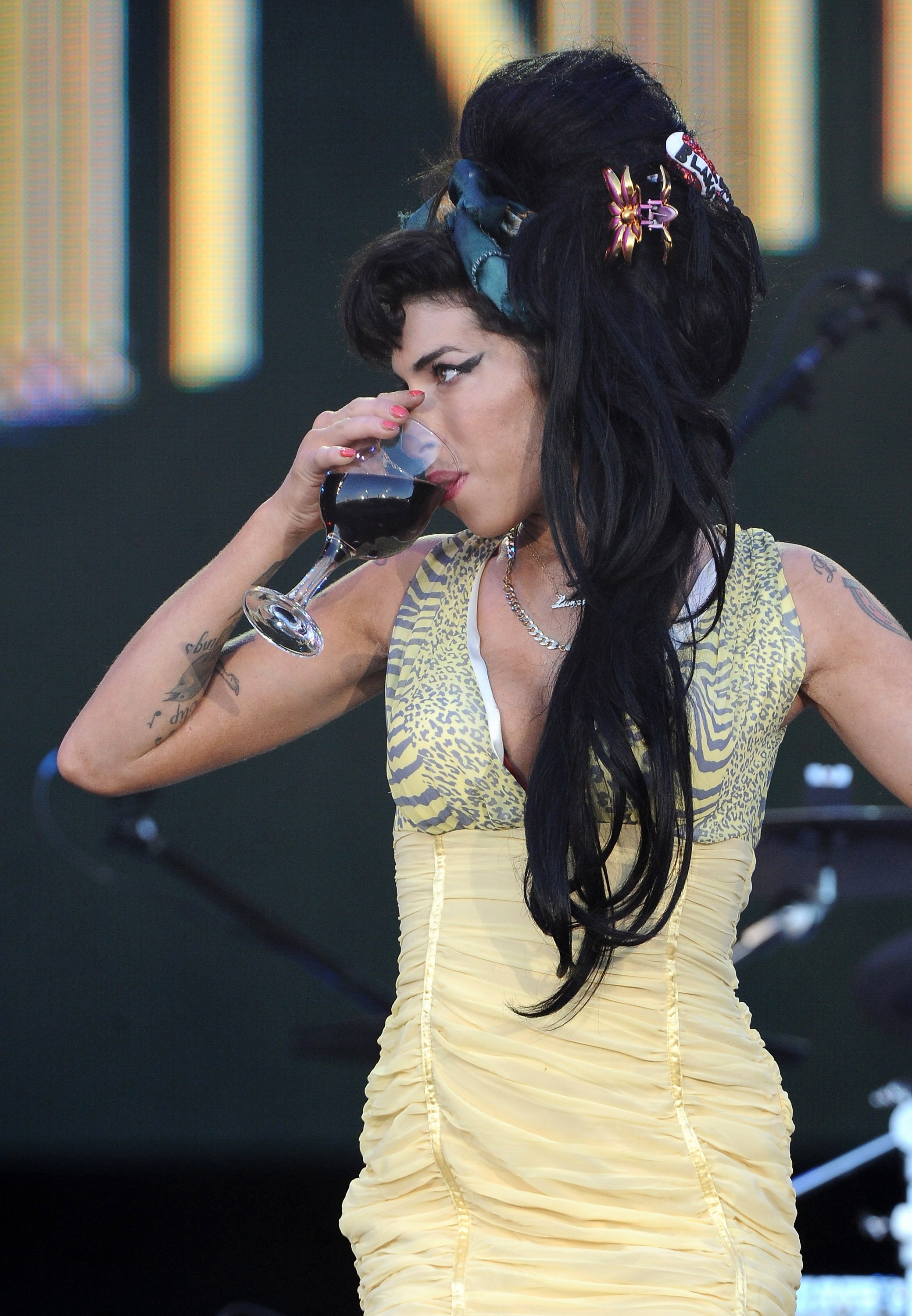 Amy: em cenas inéditas, documentário expõe as relações da anti-heroína do pop