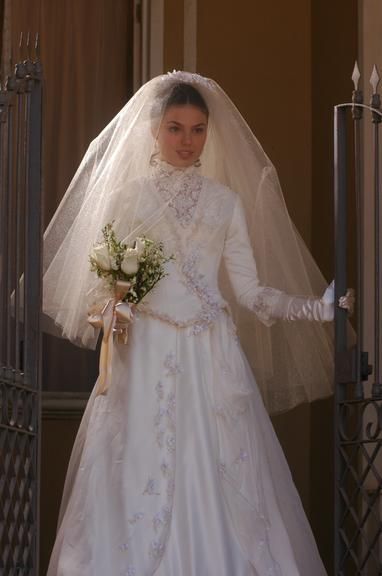 Isis Valverde, como a personagem Ana do Véu, em Sinhá Moça (2006) ana-do-veu-sinha-moc3a7a