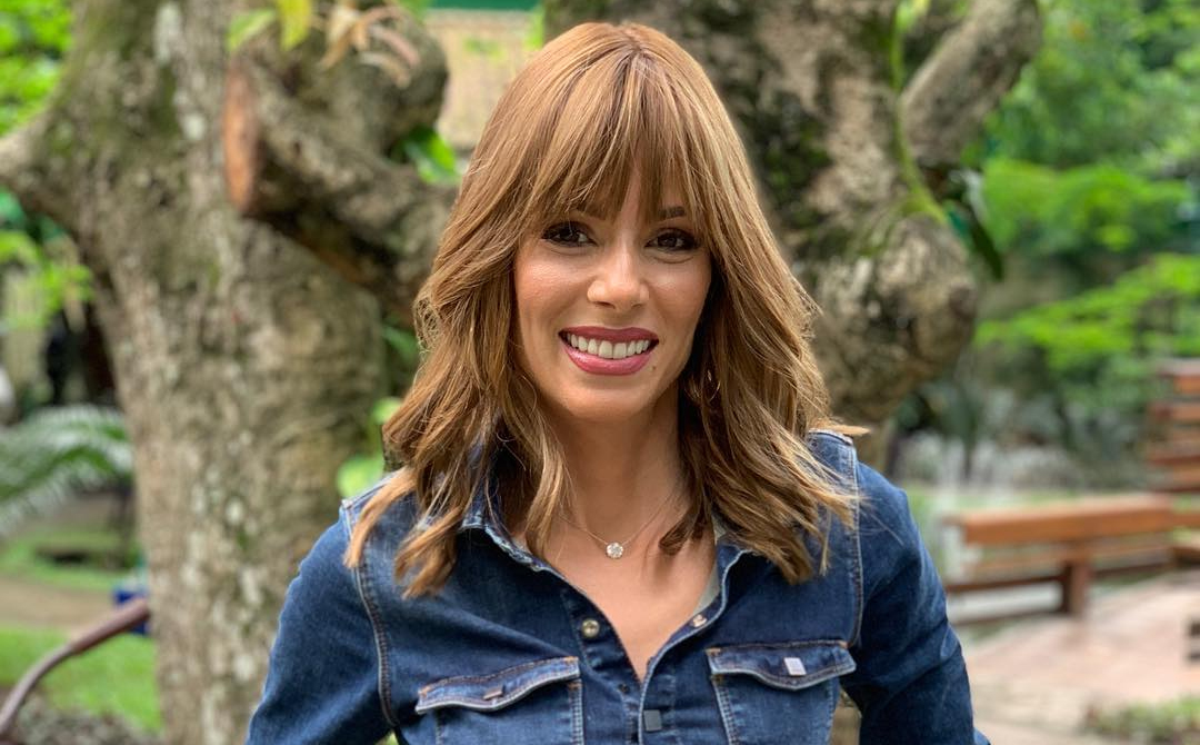 Ana Furtado mostra marca na pele que simboliza sua vitória contra o câncer