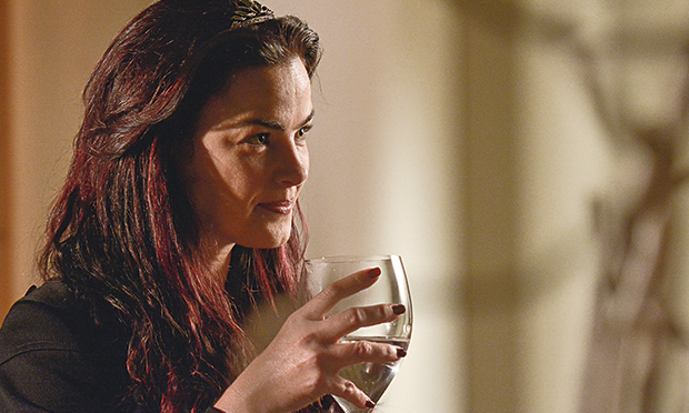 Ana Paula Arósio volta no papel de uma mulher fatal