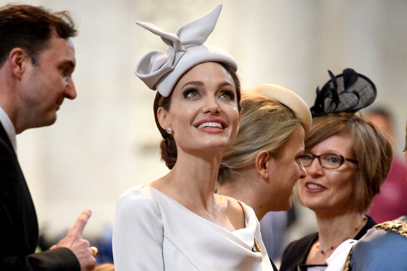 Angelina Jolie usou um look tão chique que parecia realeza, em Londres