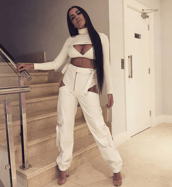 Aconteceu tanta coisa no palco e só falaram dos mamilos de Anitta