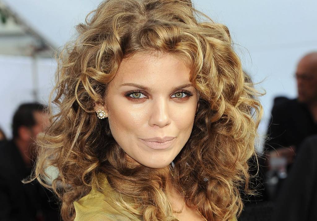 Xampus No-Poo e Low-Poo para acertar na lavagem dos cabelos cacheados