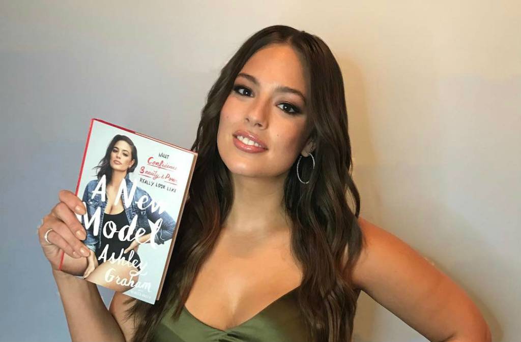Ashley Graham lança livro e fala sobre racismo e abuso sexual