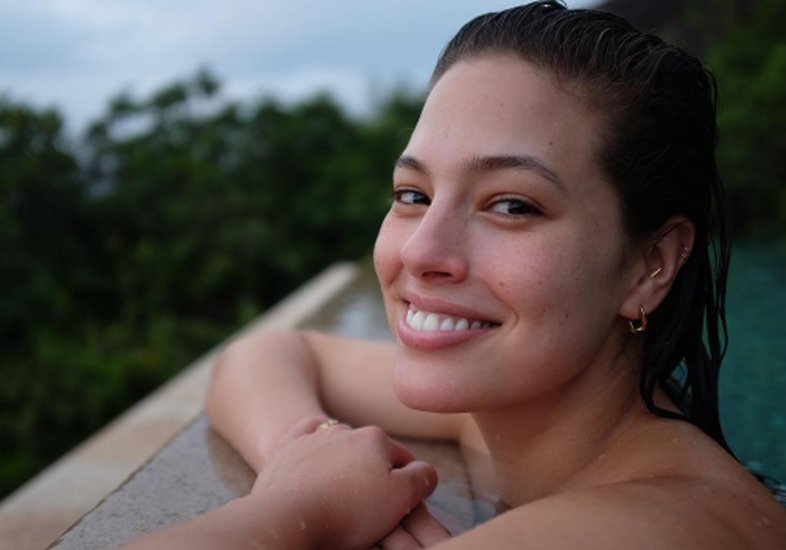 Inspiração curvilínea: looks de praia da top Ashley Graham