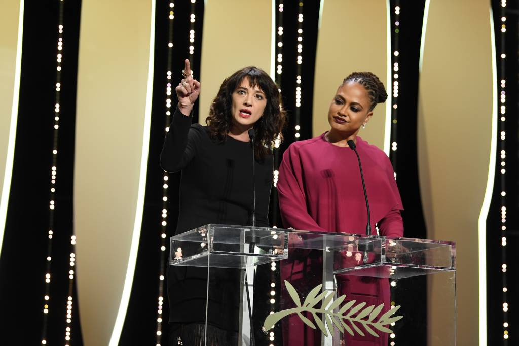 Asia Argento: “Eu fui estuprada por Harvey Weinstein aqui em Cannes”