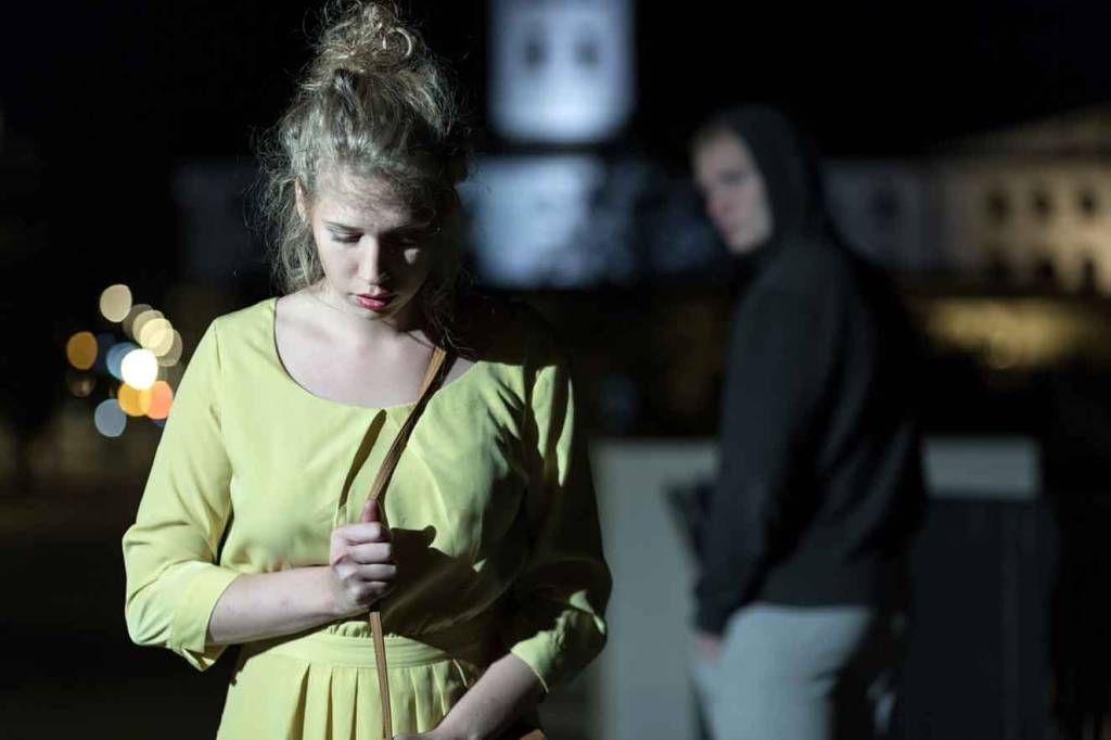 Homens assediam mulheres na rua pela ‘adrenalina’, diz estudo