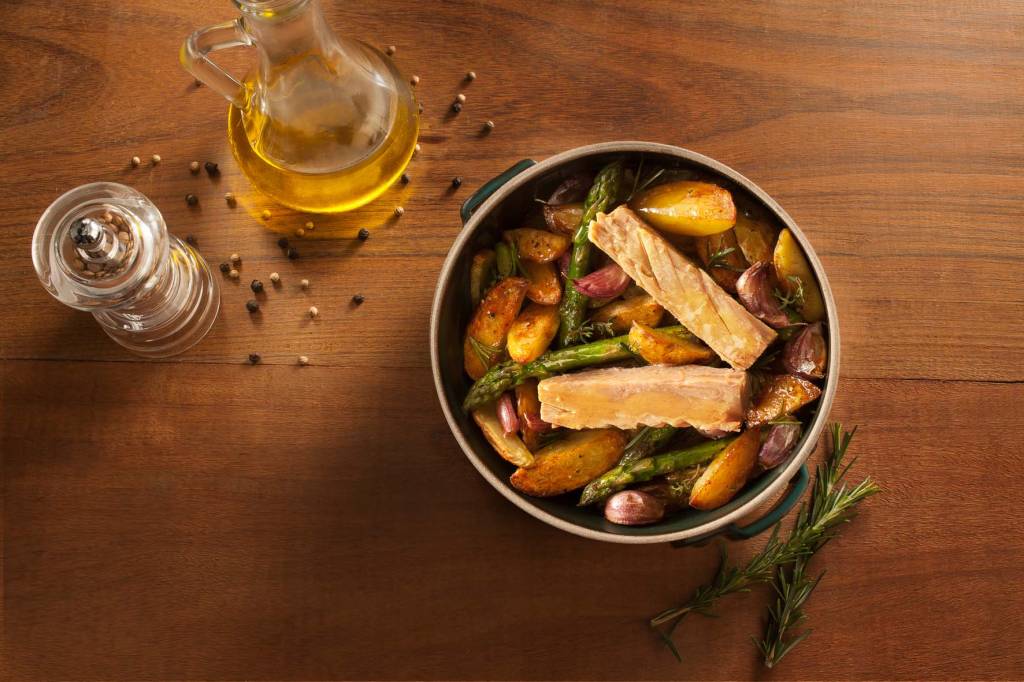 atum com batatas rústicas e aspargos (2)