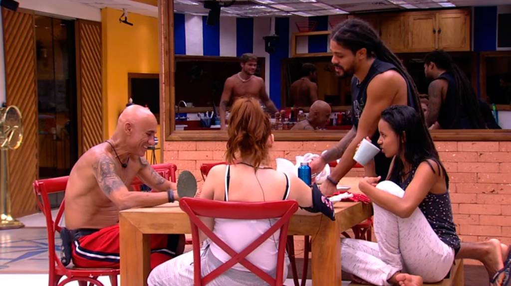 Viegas dá resposta atravessada para Ayrton após brincadeira