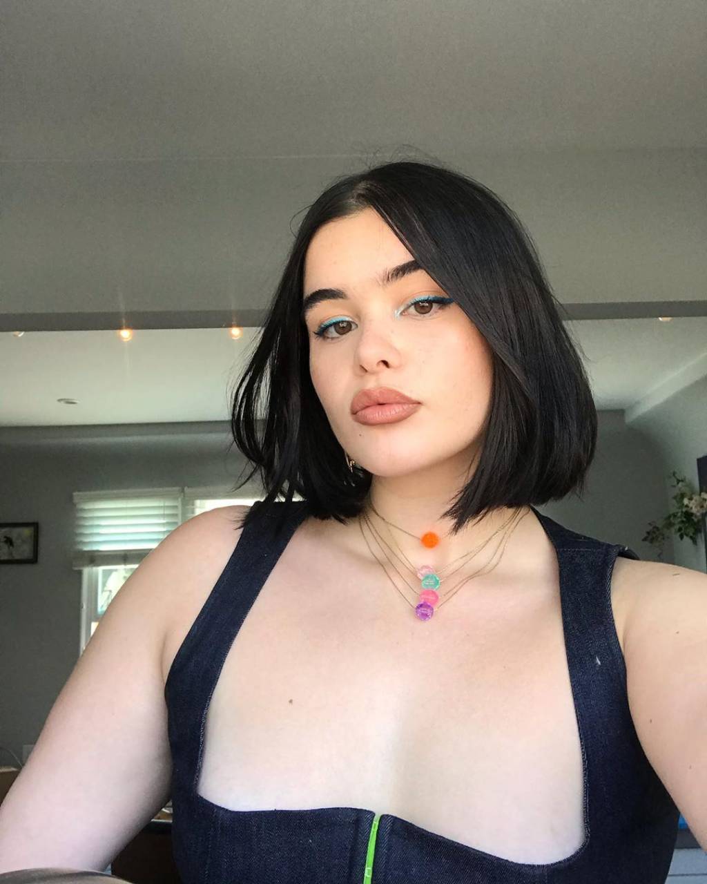 Barbie Ferreira pintou o cabelo no tom de verde mais glorioso já inventado