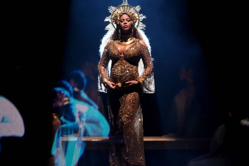 Que tal cantar as músicas da Beyoncé na igreja, durante uma missa?