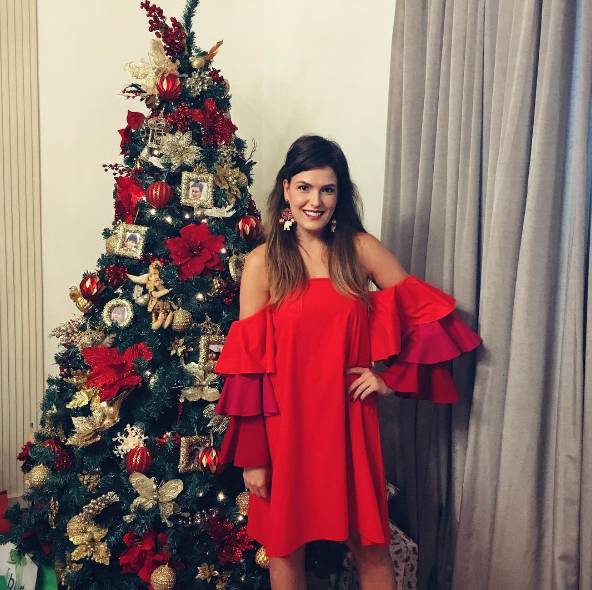 Bia Perotti ousou com babados amplos nas mangas