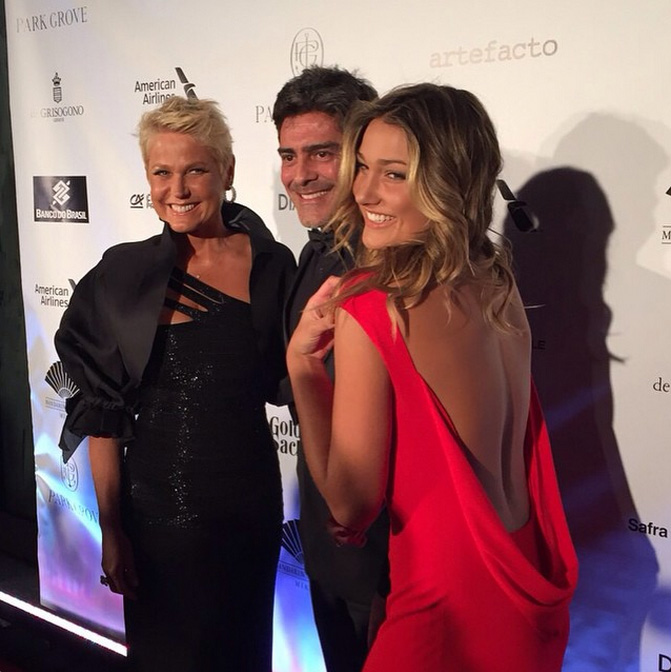 Acompanhando Xuxa, Sasha rouba a cena em evento em Miami