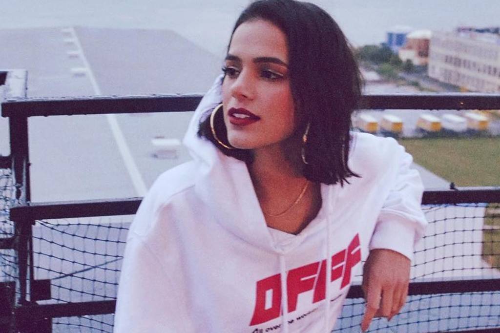 Bruna Marquezine compartilha momentos fofos com crianças refugiadas