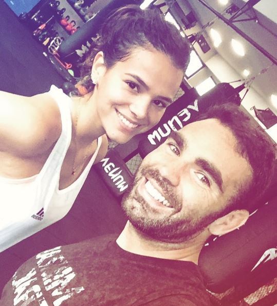 Bruna Marquezine pega pesado em treino de boxe na areia