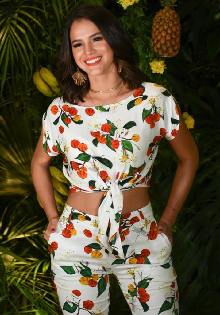 Famosas usando pe&ccedil;as da cole&ccedil;&atilde;o Isolda para Riachuelo