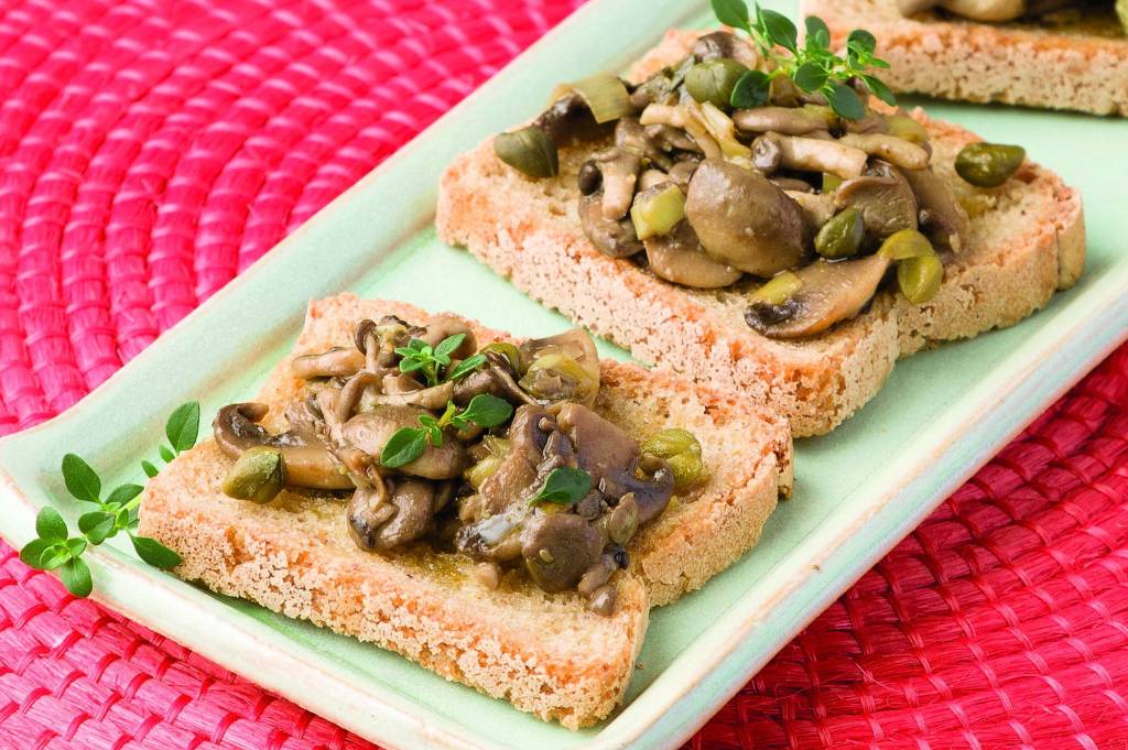 5 receitas de bruschetta para animar (e facilitar) o encontro com amigos