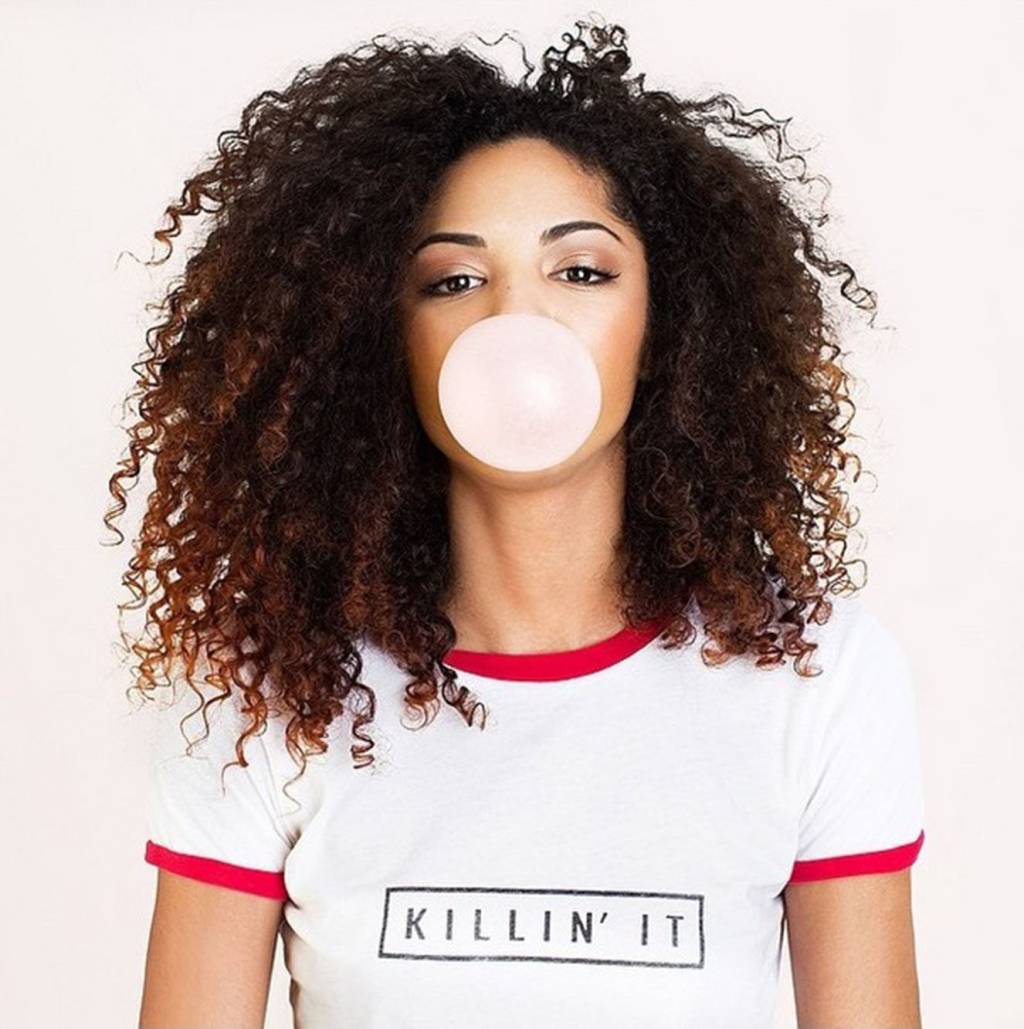 Transição capilar: a história de duas vlogers que largaram a química e assumiram os cachos