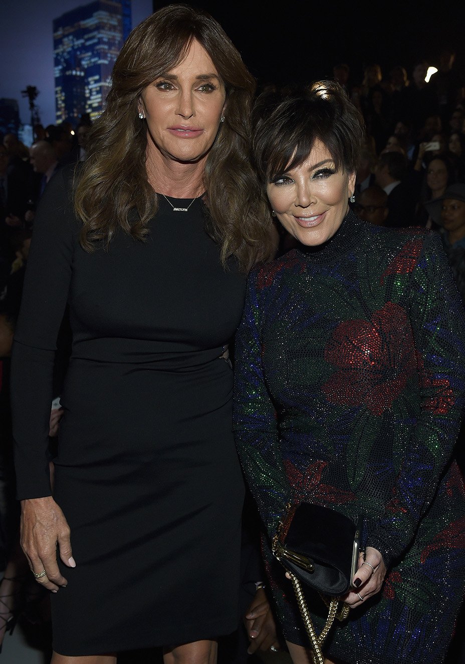 Caitlyn e Kris Jenner posam juntas no tapete vermelho da Victoria’s Secret