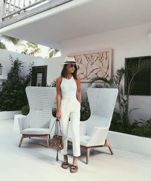 Camila Coelho atualiza seu estilo com apostas em looks monocromáticos e tons neutros