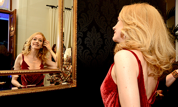 Camila Morgado e sua femme fatale: ‘Estou amando fazer essa personagem tão intensa’