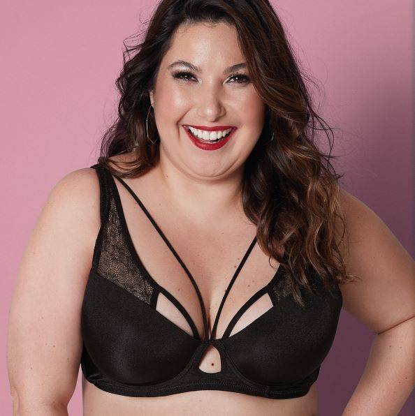 Mariana Xavier estrela campanha de lingerie