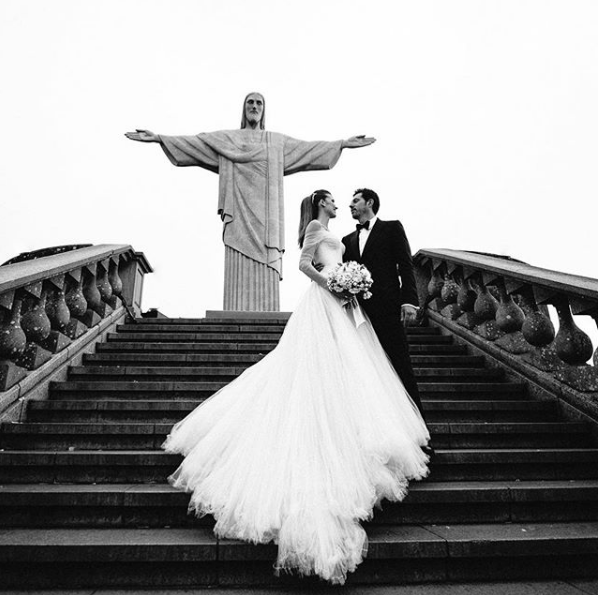 Guy Oseary libera foto de seu casamento com Michelle Alves