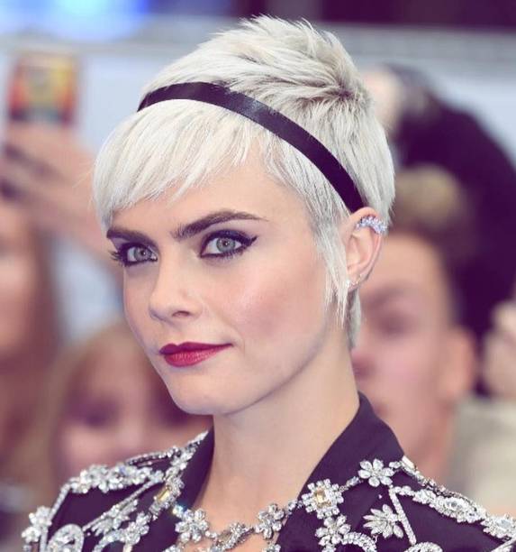 Cara Delevingne reúne amigas fashionistas em viagem