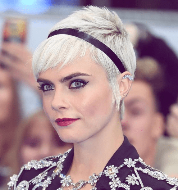 Cara Delevingne reúne amigas fashionistas em viagem