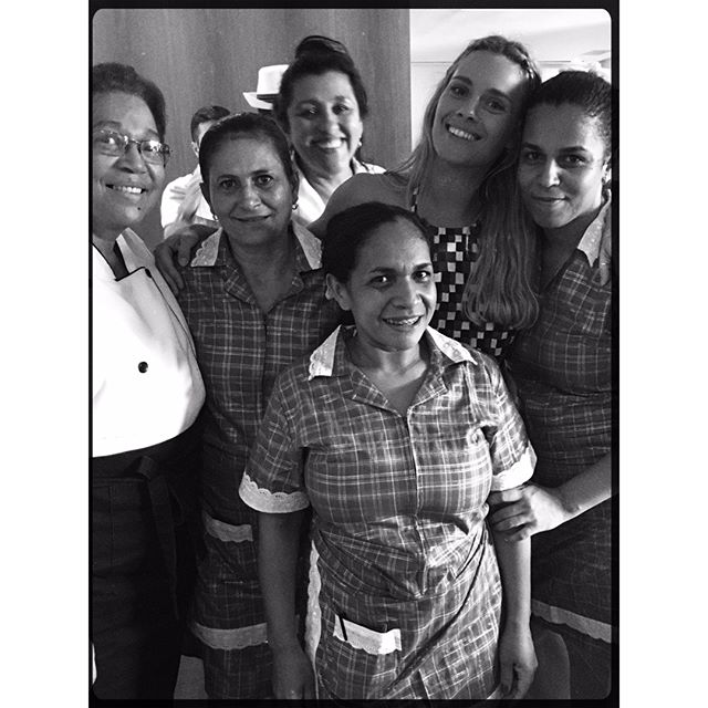 Por que a foto de Carolina Dieckmann e Regina Casé com empregadas deu tanto o que falar?