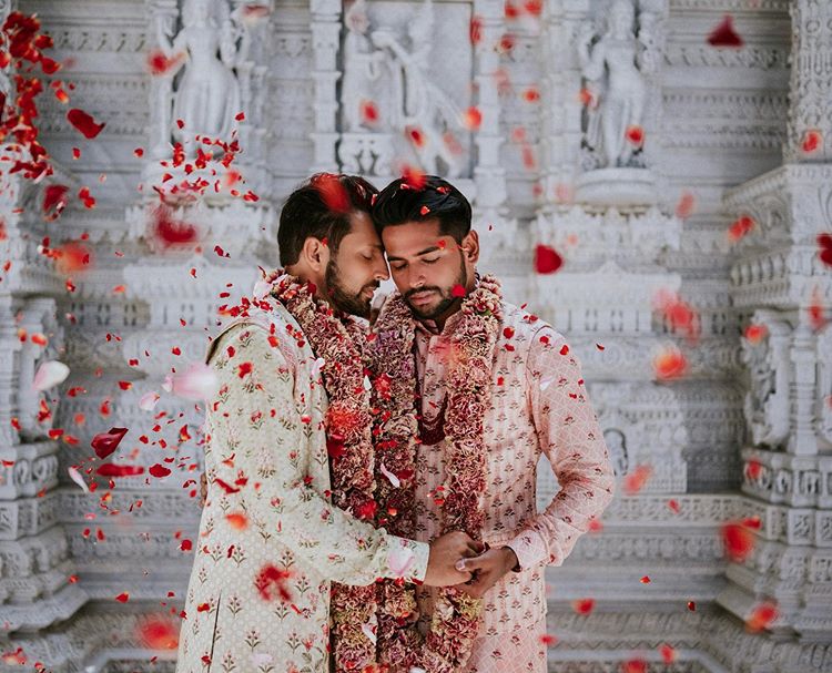 Celebração à diversidade: casal gay faz casamento hindu e emociona a web